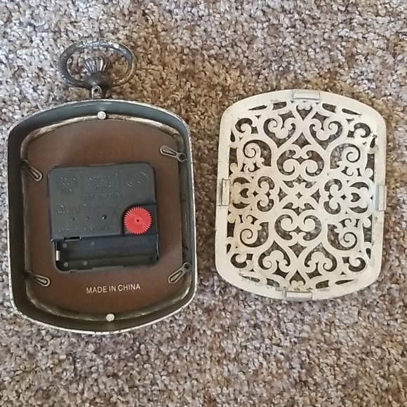 Metal Table Clock - Picture 3 of 7